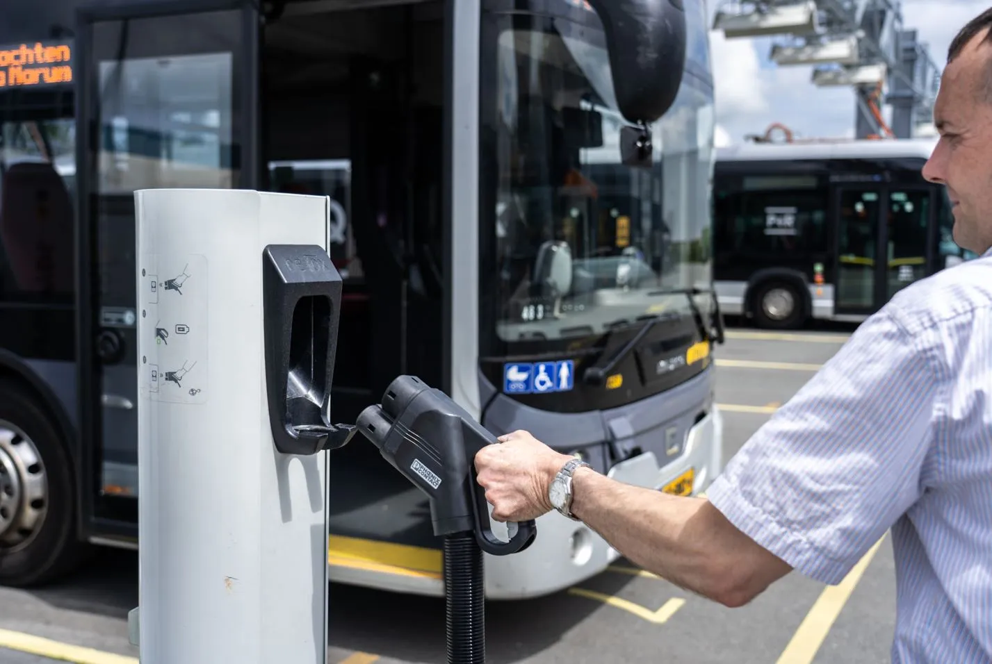 OPzuid: Dynamically configurable heavy-duty charging infrastructure